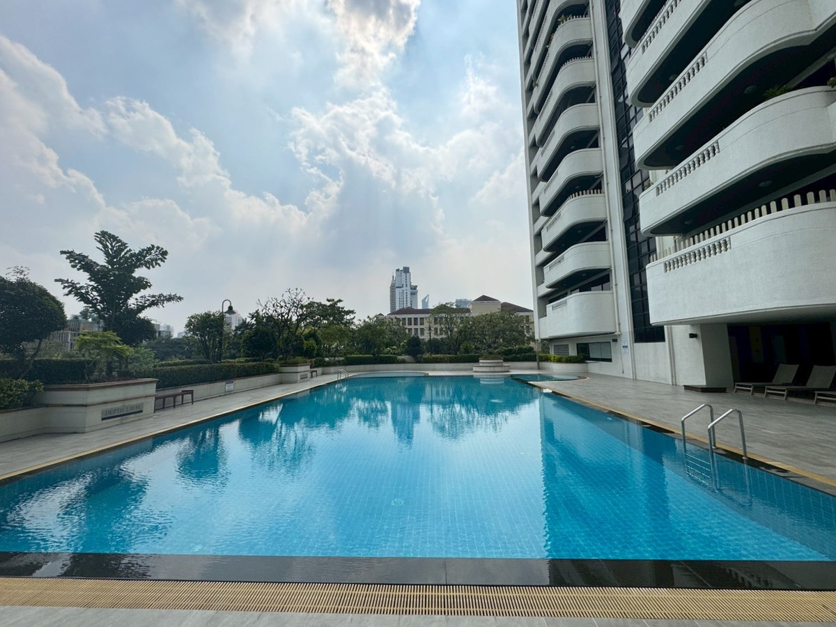 For RentSukhumvit, Asoke, Thonglor : Large Newly Renovated Apartment with Wide Balcony & Beautiful View – Phrom Phong  ** NO CO-AGENT **