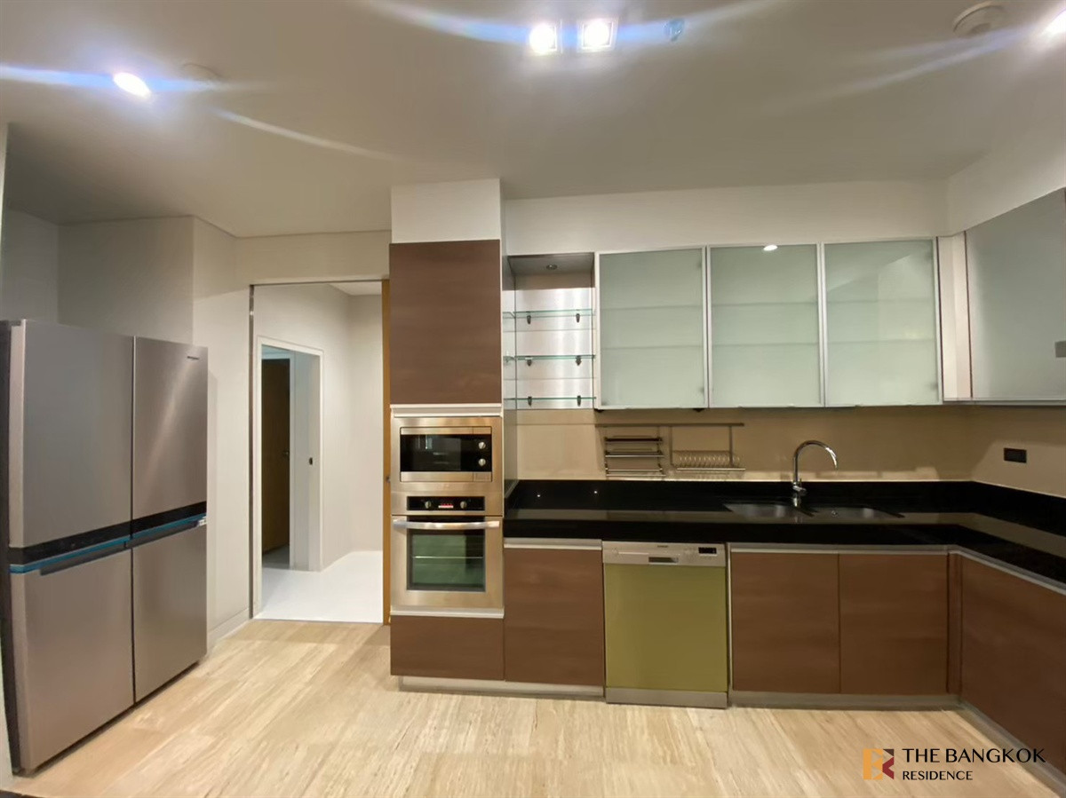 For RentCondoSukhumvit, Asoke, Thonglor :  Domus 16 & 18 💎 Spacious Luxury Living 🌟  Near BTS Asoke 