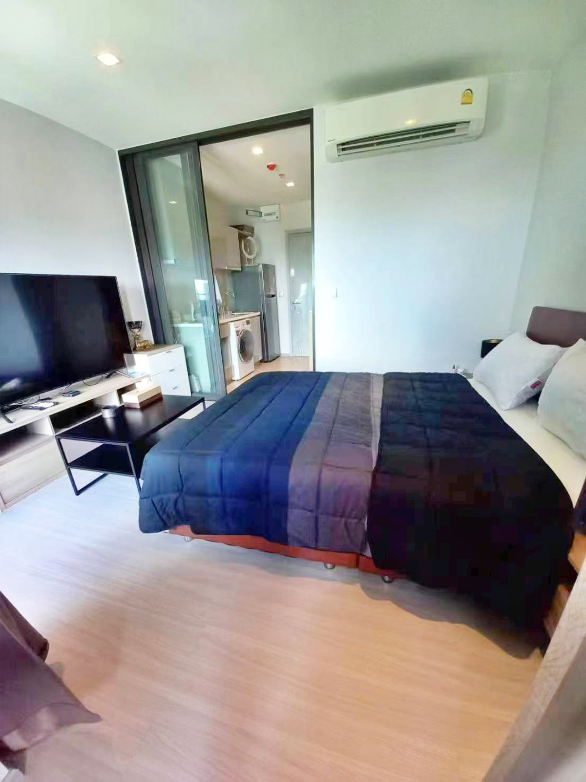 For SaleCondoOnnut, Udomsuk : Selling below market, Life Sukhumvit 62, next to BTS Bang Chak, 26 sq m., 1 bedroom, fully furnished, only 2.35 million.