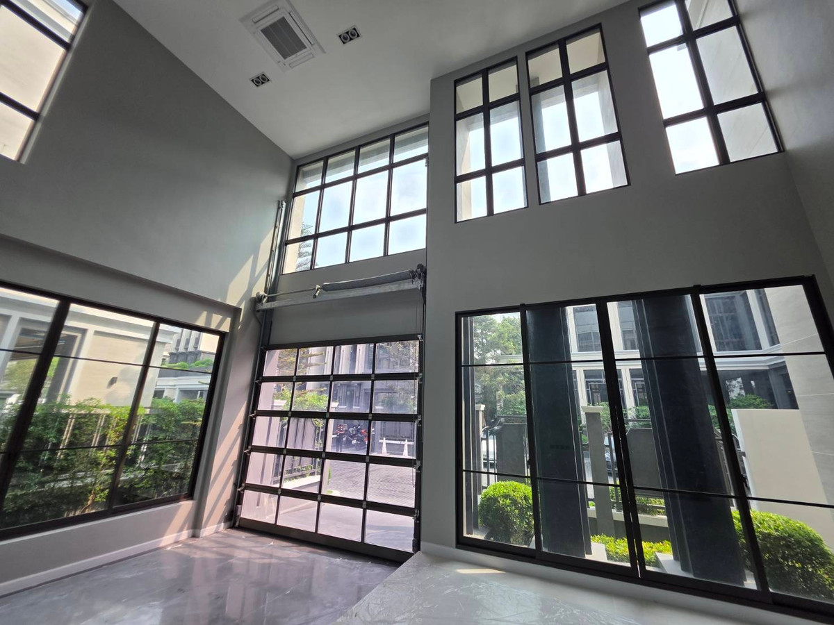 ขายบ้านพัฒนาการ ศรีนครินทร์ : Connoisseur Pattanakarn 32: 137.80 sqwah  952sqm. 6bed 7bath Fully Fitted 110,000,000 Am: 0656199198