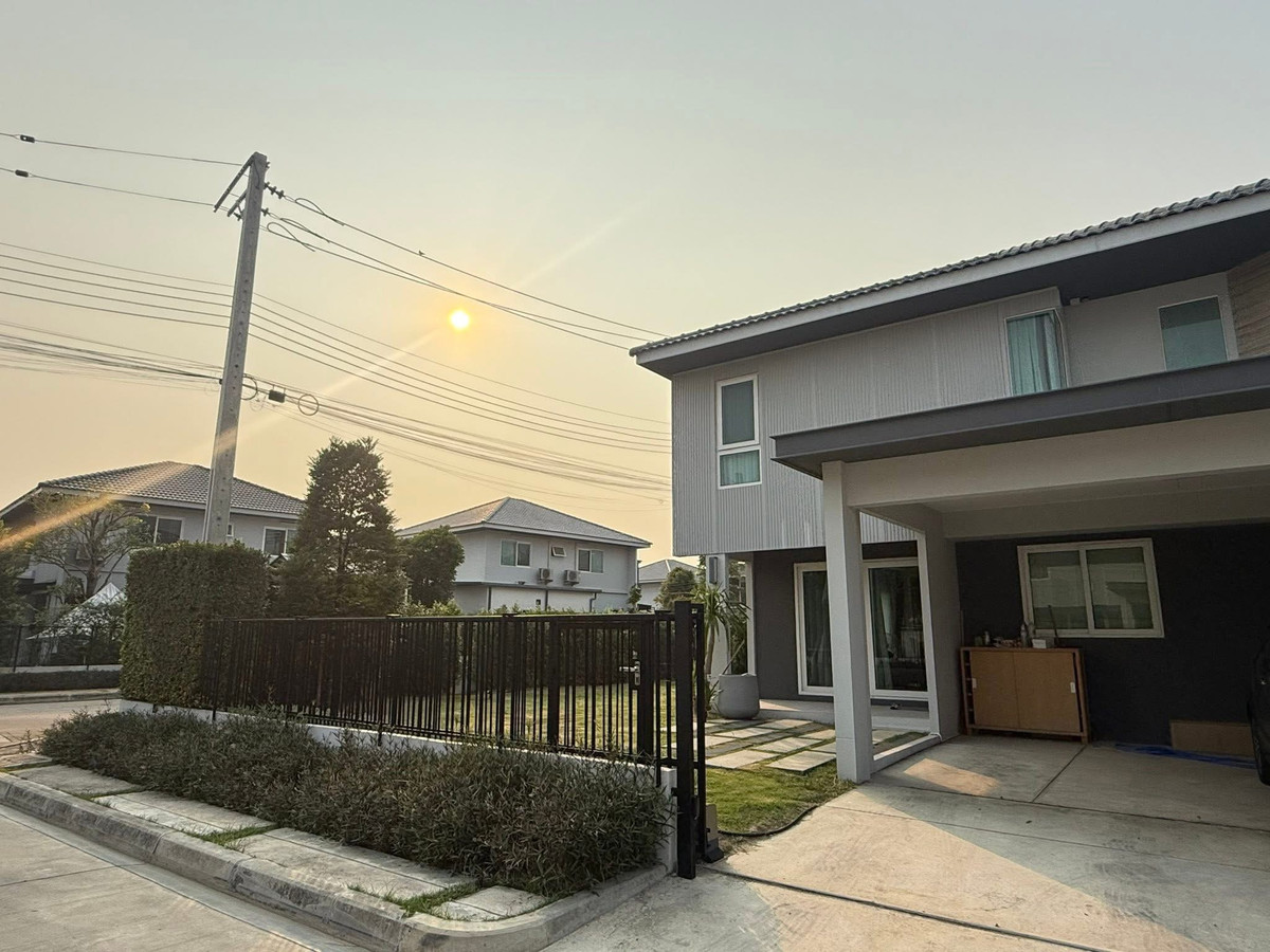 For RentHouseNawamin, Ramindra : Luxury detached house for rent Chaiyaphruek Village Ramintra-Chatuchot Expressway, corner house, next to the garden.