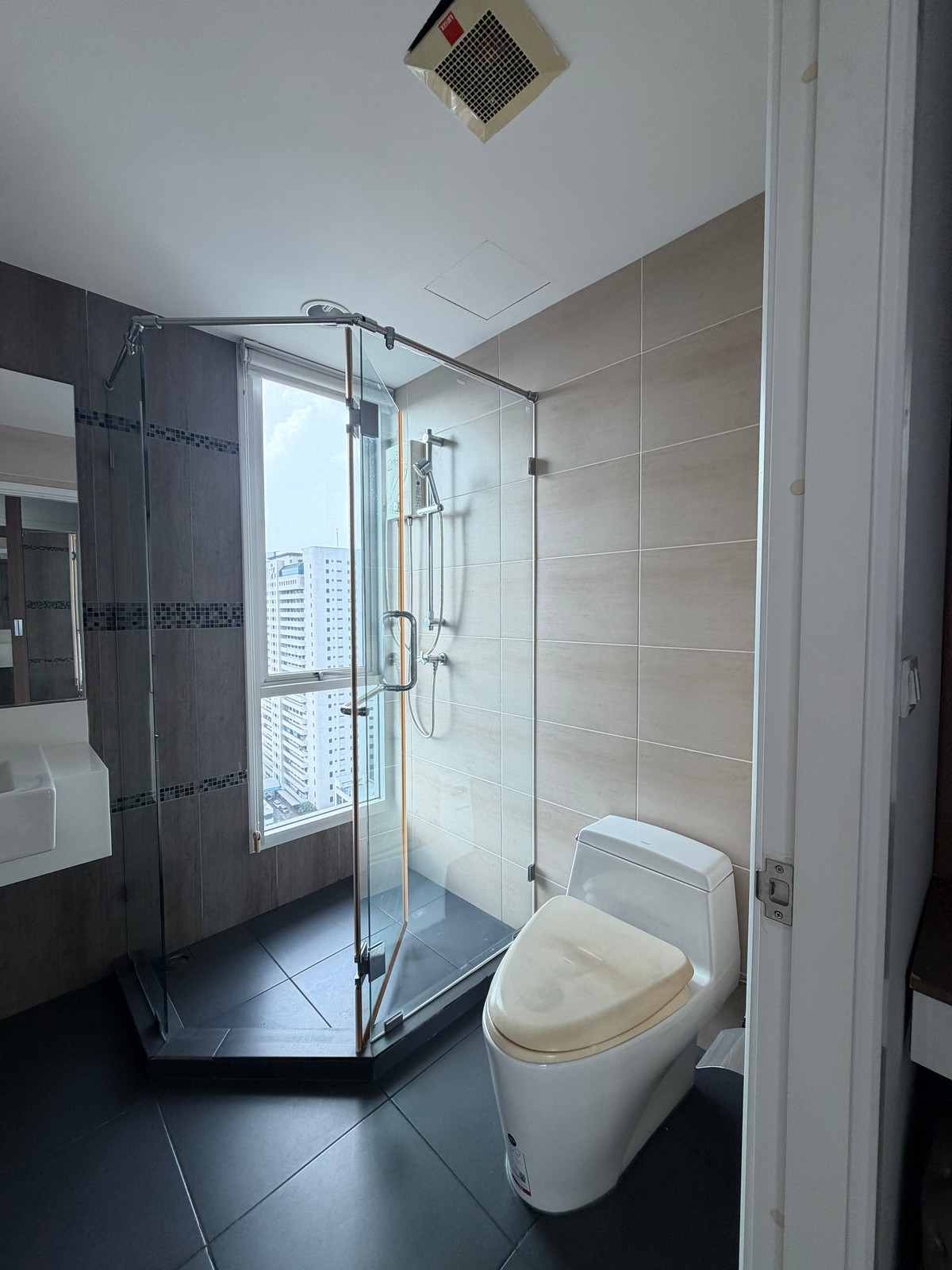 ขายคอนโดสาทร นราธิวาส : ขายด่วน! ห้อง  Rare Uint! ใจกลางสาทร เซนต์หลุยส์ ใกล้ เพียง 300 เมตร หายากมาก ๆๆๆ จะซื้ออยู่เอง หรือลงทุนก็คุ้มแน่นอน สนใจติดต่อ 08/76358339 