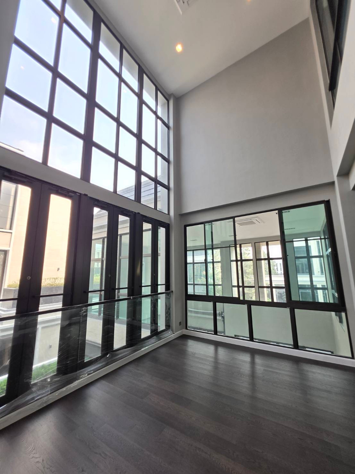 ขายบ้านพัฒนาการ ศรีนครินทร์ : Connoisseur Pattanakarn 32: 137.80 sqwah  952sqm. 6bed 7bath Fully Fitted 110,000,000 Am: 0656199198