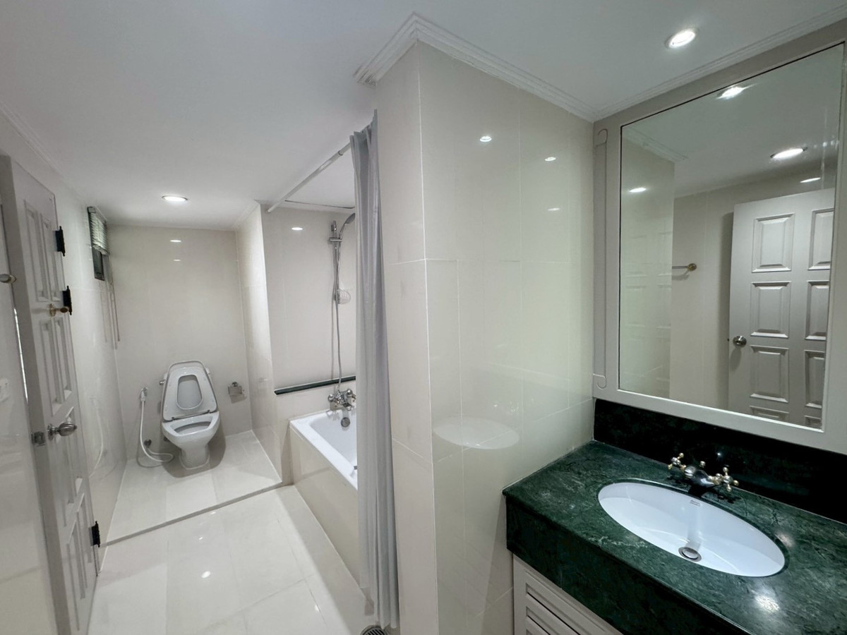 For RentSukhumvit, Asoke, Thonglor : Large Newly Renovated Apartment with Wide Balcony & Beautiful View – Phrom Phong  ** NO CO-AGENT **