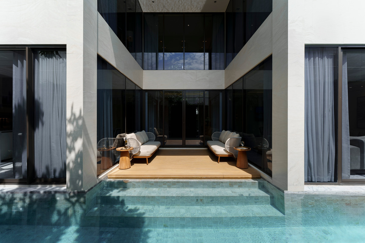 For SaleHousePattanakan, Srinakarin : Park Heritage Phatthanakan 20 Large Detached House on Nearly 130 sq.wah of Land Please call: 082-894-4624