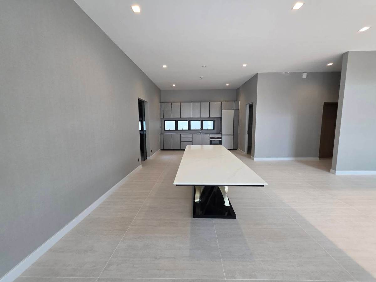 ขายบ้านพัฒนาการ ศรีนครินทร์ : Connoisseur Pattanakarn 32: 137.80 sqwah  952sqm. 6bed 7bath Fully Fitted 110,000,000 Am: 0656199198