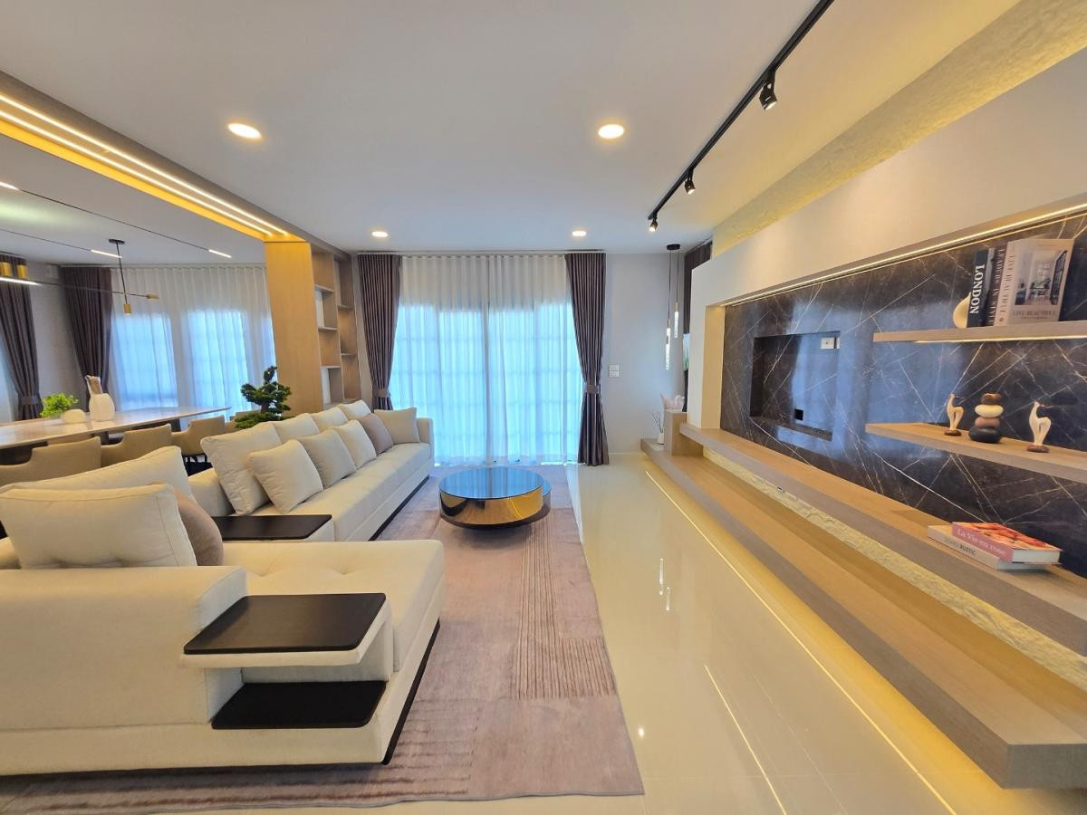 For SaleHouseBangna, Bearing, Lasalle : 🏡 Single detached house, 4 bedrooms, 300 sq.m., Centro Bangna Fully furnished and ready to move in, price 18.5 Mb. 📞 065-626-5636 (Kie)