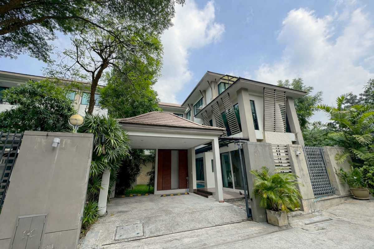 For RentHouseSukhumvit, Asoke, Thonglor : Beautiful House for Rent. New Renovated with Private Garden & Swimming Pool – Thonglor ** NO CO-AGENT ** 