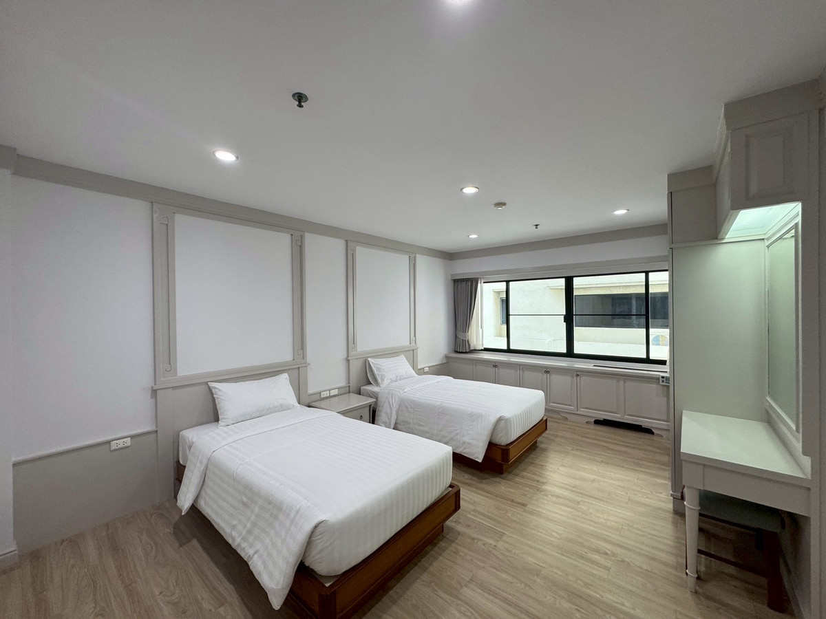 For RentSukhumvit, Asoke, Thonglor : Large Newly Renovated Apartment with Wide Balcony & Beautiful View – Phrom Phong  ** NO CO-AGENT **