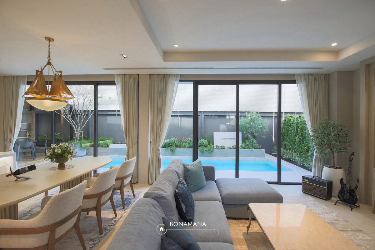 ให้เช่าพัฒนาการ ศรีนครินทร์ : Super Luxury Pool Villa for Rent.  The Urban Reserve Rama 9 