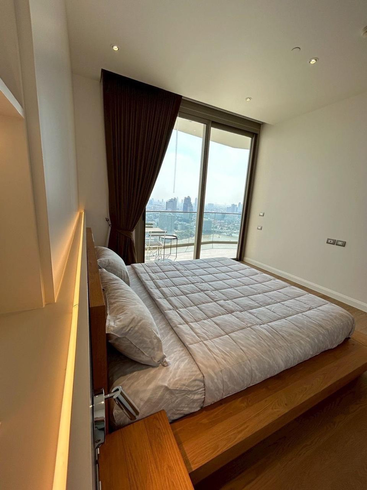 For RentCondoWongwianyai, Charoennakor : ✨ Magnolias Icon Siam- Luxury condo 1 bedroom 🔥65k, high floor, fully furnished.