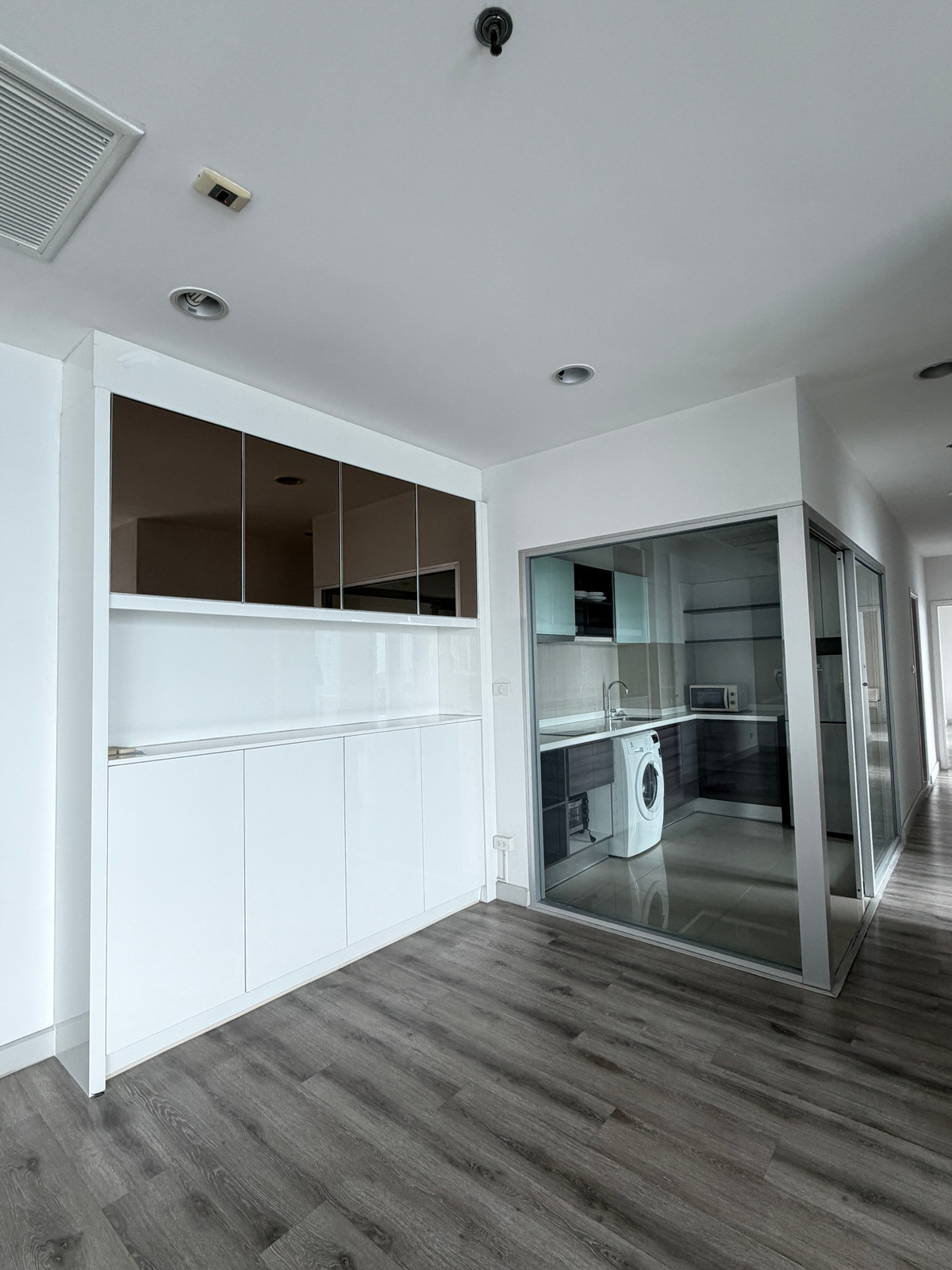 ขายคอนโดสาทร นราธิวาส : ขายด่วน! ห้อง  Rare Uint! ใจกลางสาทร เซนต์หลุยส์ ใกล้ เพียง 300 เมตร หายากมาก ๆๆๆ จะซื้ออยู่เอง หรือลงทุนก็คุ้มแน่นอน สนใจติดต่อ 08/76358339 