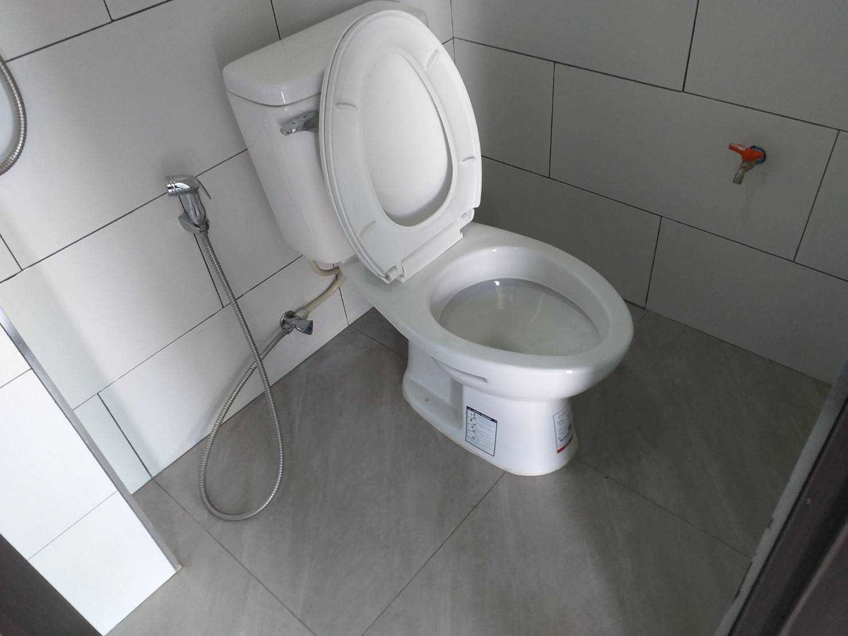 For RentWarehousePathum Thani,Rangsit, Thammasat : Factory warehouse for rent, purple area, Lam Luk Ka, Khlong 4, new, clean, open, airy, cool. Large cars can park in front of the warehouse.