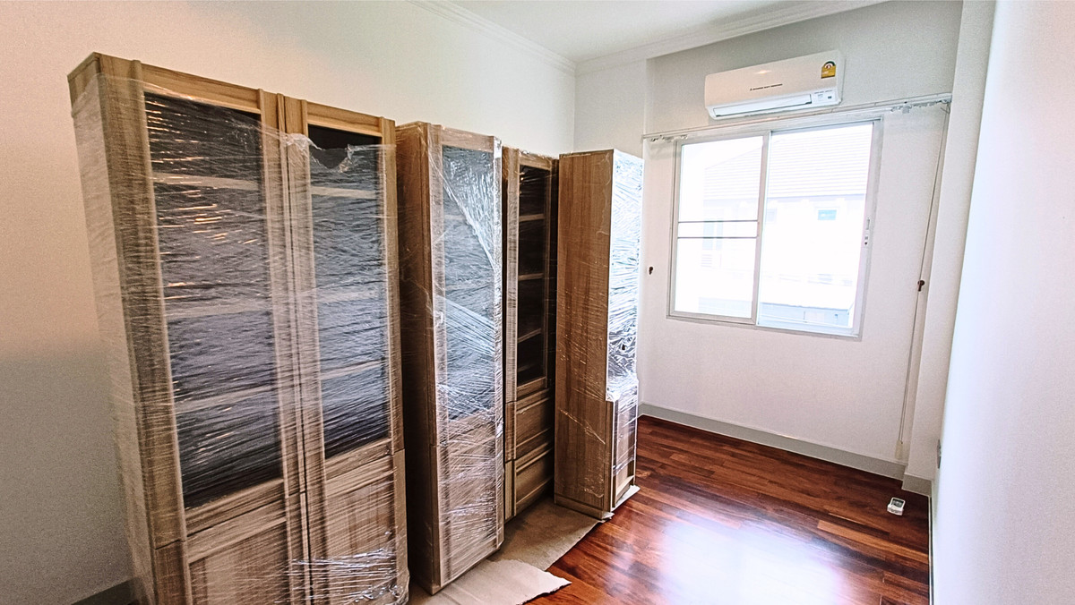 ขายบ้านพัฒนาการ ศรีนครินทร์ : ขาย พร้อมผู้เช่า yield 7.5%+ หมู่บ้านณุศาศิริ พระราม9-กรุงเทพกรีฑา มีลิฟท์ มีห้องแม่บ้าน 91 ตร.ว.  4ห้องนอน 4ห้องน้ำ  รีโนเวทใหม่ เดินน้ำ-ไฟใหม่ บ้านไม่ทรุด