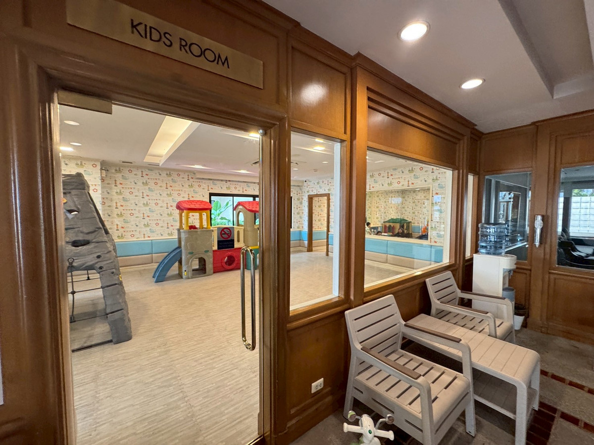 For RentSukhumvit, Asoke, Thonglor : Large Newly Renovated Apartment with Wide Balcony & Beautiful View – Phrom Phong  ** NO CO-AGENT **