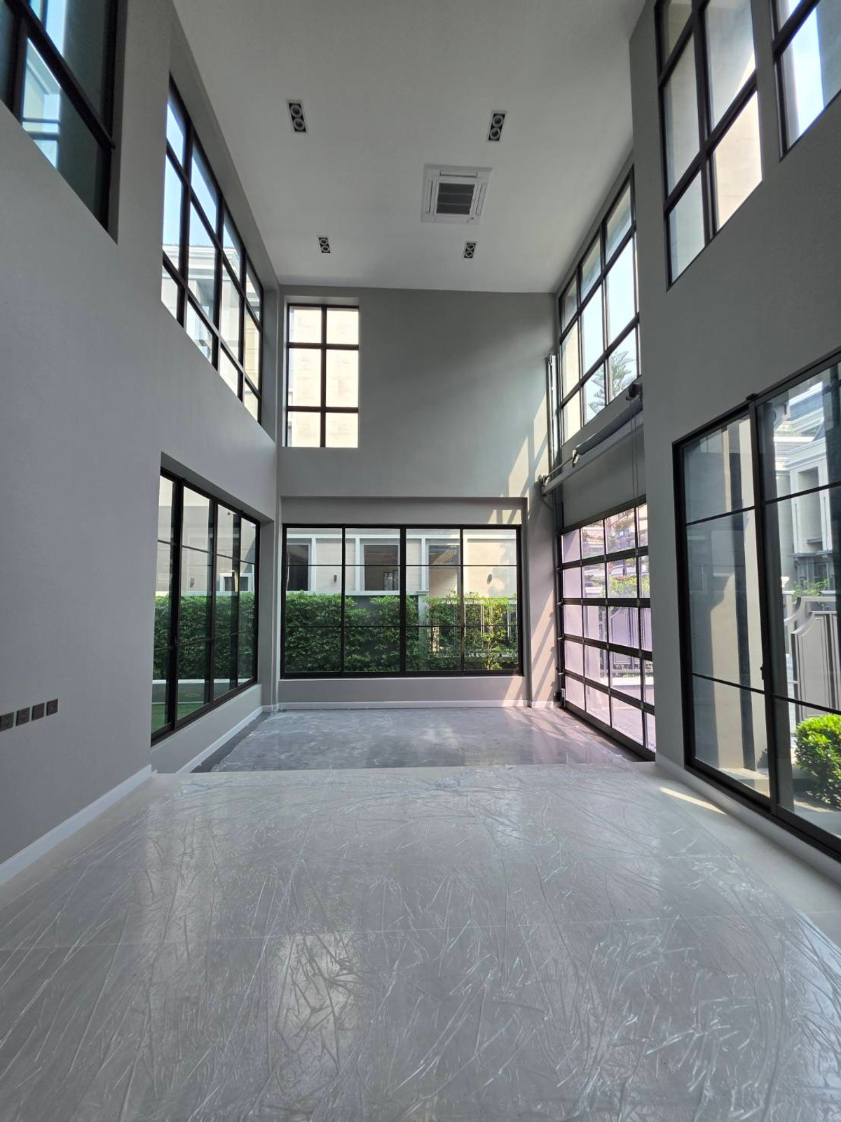 ขายบ้านพัฒนาการ ศรีนครินทร์ : Connoisseur Pattanakarn 32: 137.80 sqwah  952sqm. 6bed 7bath Fully Fitted 110,000,000 Am: 0656199198