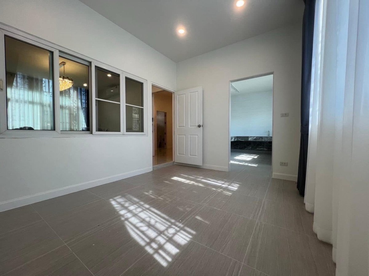 ให้เช่าร้านค้า/ตลาดนัดบางนา แบริ่ง ลาซาล : บ้านบางนา สำหรับ ออฟฟิศ / Nursury / Preschool / Nursing Home / Wellness Anti-aging Clinic 