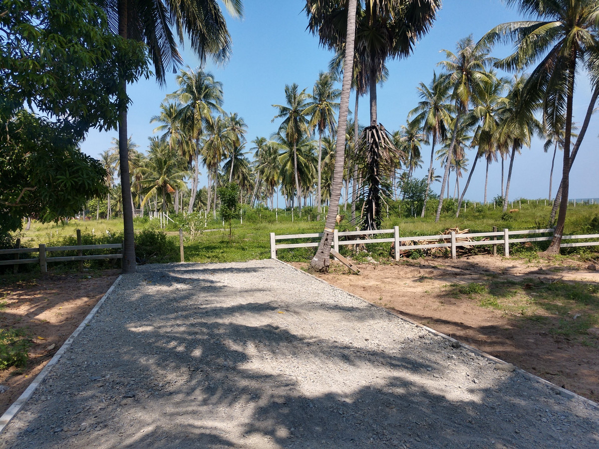 ขายที่ดินหัวหิน ประจวบคีรีขันธ์ : ที่ดินชายทะเล  สำหรับบ้านพักตากอากาศ  บ่อนอก-กุยบุรี ประจวบคีรีขันธ์