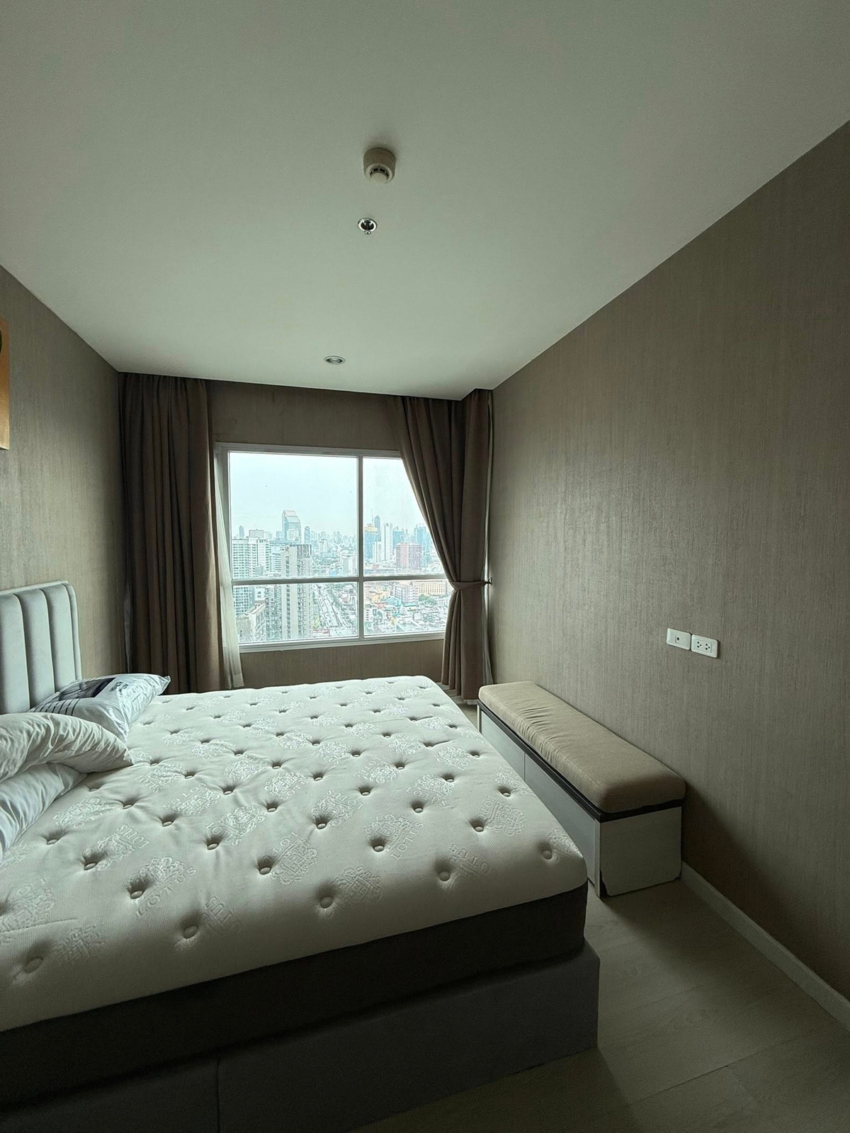 For RentCondoRatchadapisek, Huaikwang, Suttisan : 💥 For Rent ✨ Life Ratchadapisek ✨ 2 Bedrooms, 65 sq.m., ready to move in ✅ Located near MRT Huai Khwang, only 400 meters 🚇 (No.260231)