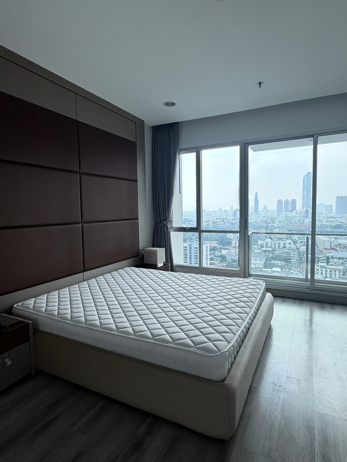 ขายคอนโดสาทร นราธิวาส : ขายด่วน! ห้อง  Rare Uint! ใจกลางสาทร เซนต์หลุยส์ ใกล้ เพียง 300 เมตร หายากมาก ๆๆๆ จะซื้ออยู่เอง หรือลงทุนก็คุ้มแน่นอน สนใจติดต่อ 08/76358339 