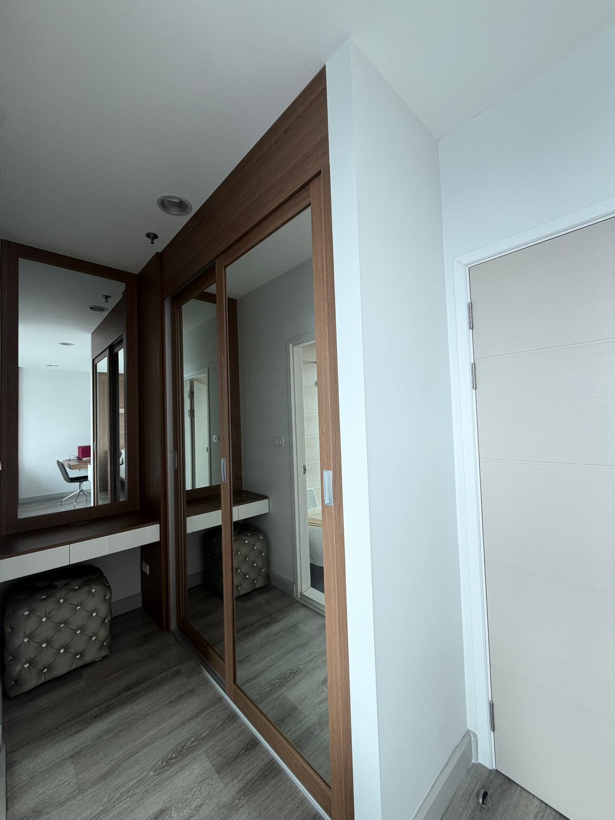 ขายคอนโดสาทร นราธิวาส : ขายด่วน! ห้อง  Rare Uint! ใจกลางสาทร เซนต์หลุยส์ ใกล้ เพียง 300 เมตร หายากมาก ๆๆๆ จะซื้ออยู่เอง หรือลงทุนก็คุ้มแน่นอน สนใจติดต่อ 08/76358339 