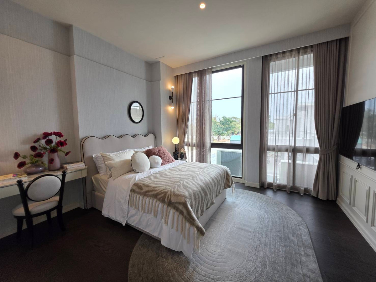 ขายบ้านพัฒนาการ ศรีนครินทร์ : Connoisseur Pattanakarn 32: 210.2 sqwah  952sqm. 6bed 7bath Fully Furnished 169,000,000 Am: 0656199198