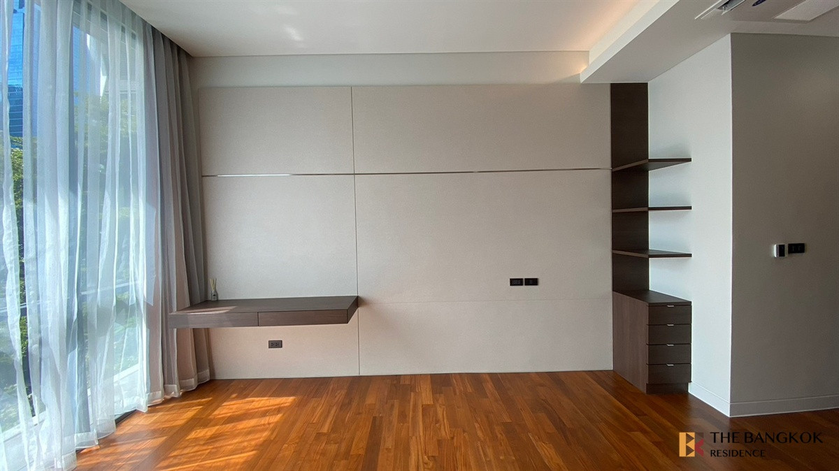 For RentCondoSukhumvit, Asoke, Thonglor :  Domus 16 & 18 💎 Spacious Luxury Living 🌟  Near BTS Asoke 
