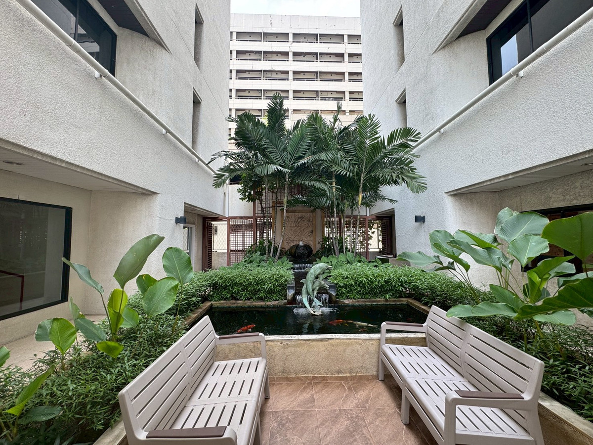 For RentSukhumvit, Asoke, Thonglor : Large Newly Renovated Apartment with Wide Balcony & Beautiful View – Phrom Phong  ** NO CO-AGENT **