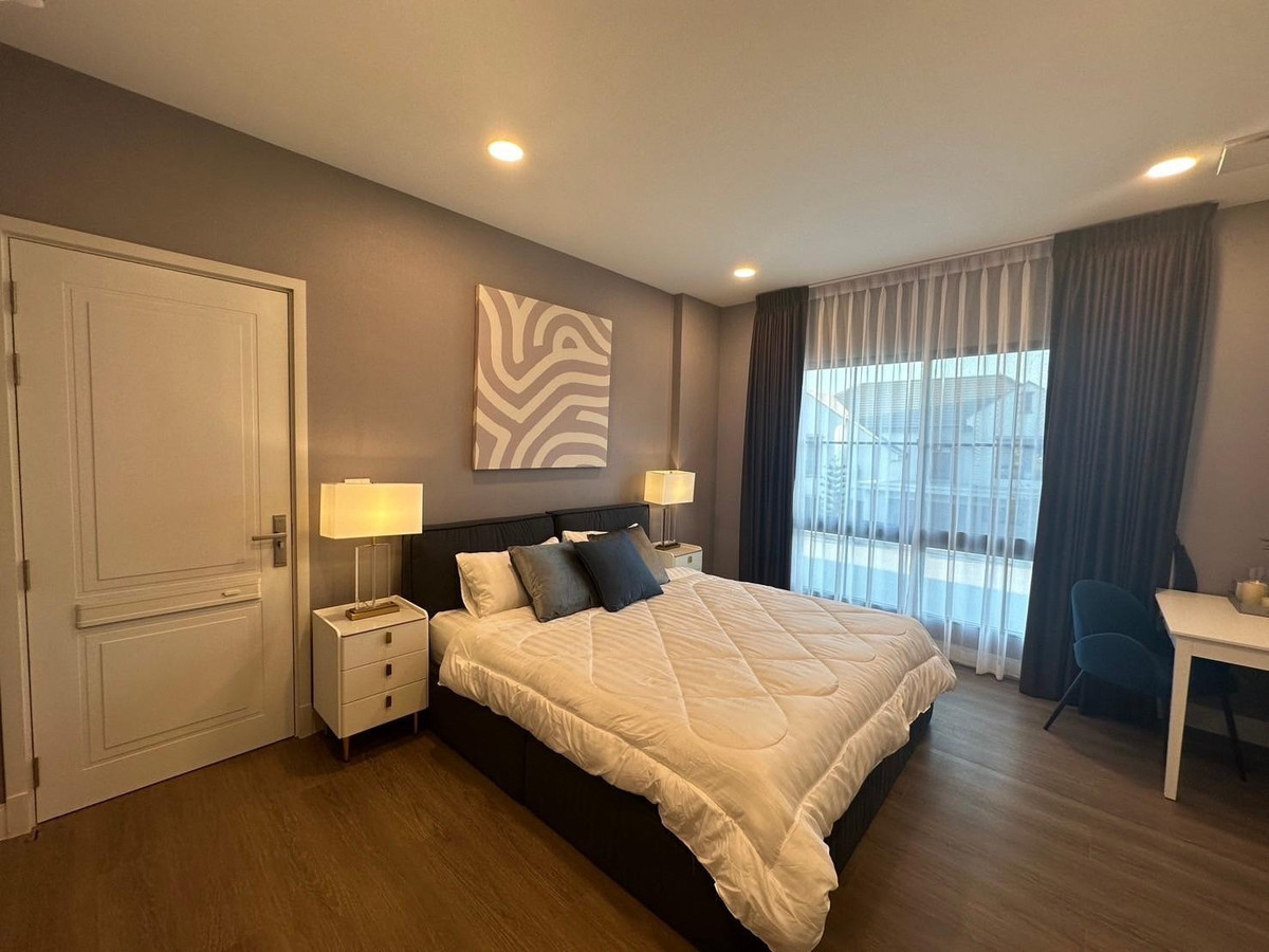 HousePattanakan, Srinakarin : For sale / rent luxury house Pool Villa Nantawan Rama 9 - Krungthep Kreetha New Road, land 106 wa, 5 bedrooms.