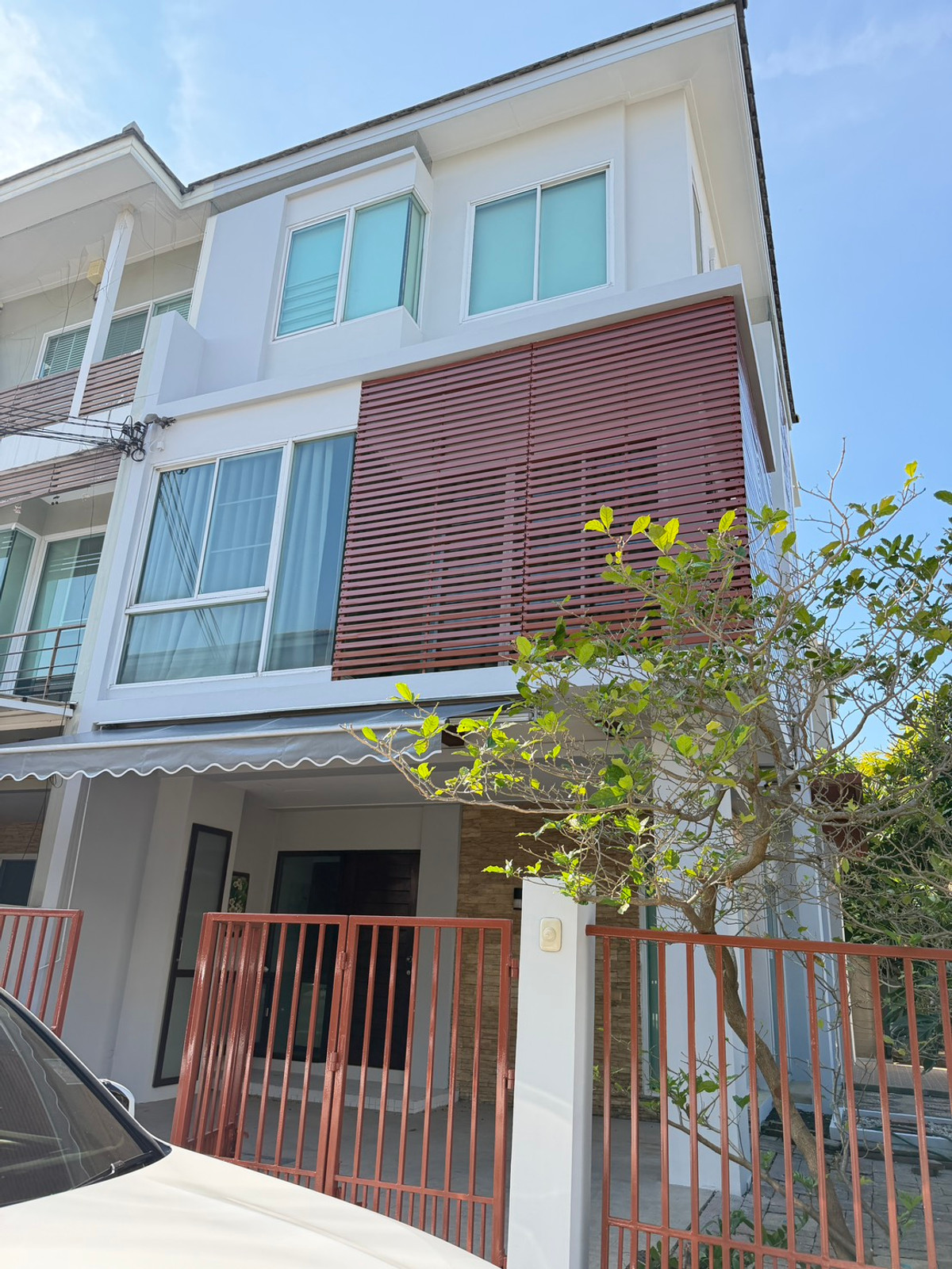 ให้เช่าทาวน์โฮมสาทร นราธิวาส : 🏡 ให้เช่าทาวน์โฮม 3 ชั้น หลังมุม หมู่บ้านธนาพัฒน์ พระราม 3