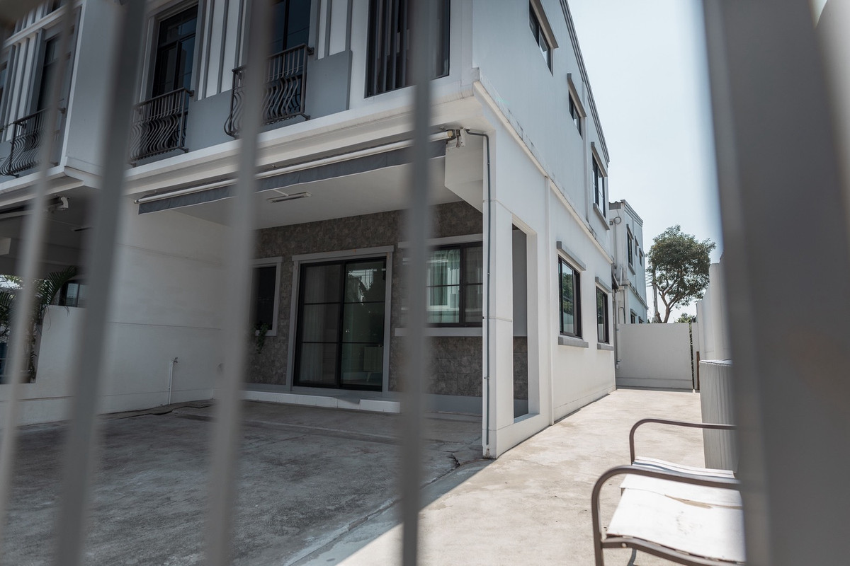 TownhomeBangna, Bearing, Lasalle : P-2857 For rent/Urgent sale! indy 5 Bangna KM.7, ready to move in, corner unit, near Mega Bangna, only 5 minutes.