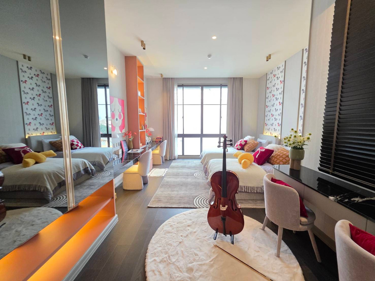 ขายบ้านพัฒนาการ ศรีนครินทร์ : Connoisseur Pattanakarn 32: 210.2 sqwah  952sqm. 6bed 7bath Fully Furnished 169,000,000 Am: 0656199198