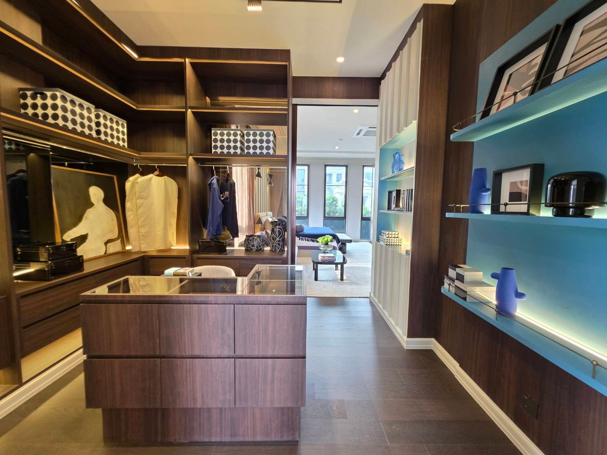 ขายบ้านพัฒนาการ ศรีนครินทร์ : Connoisseur Pattanakarn 32: 210.2 sqwah  952sqm. 6bed 7bath Fully Furnished 169,000,000 Am: 0656199198