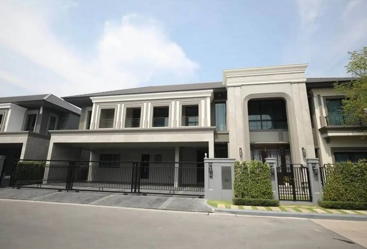 ขายบ้านพัฒนาการ ศรีนครินทร์ : ขายด่วน Grand Bangkok Boulevard Krungthepkreetha บ้านหรูใหม่ กรุงเทพกรีฑา 49 ลบ. วิวสวนกลาง พร้อมอยู่ทันที