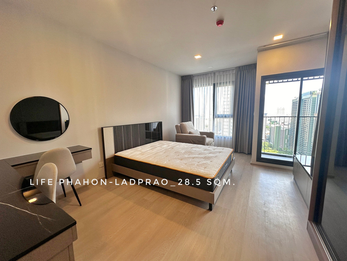For RentCondoLadprao, Central Ladprao : 🎉Ready to rent, studio room, Life Phahon - Lat Phrao, new room, new furniture, near BTS Lat Phrao Intersection.