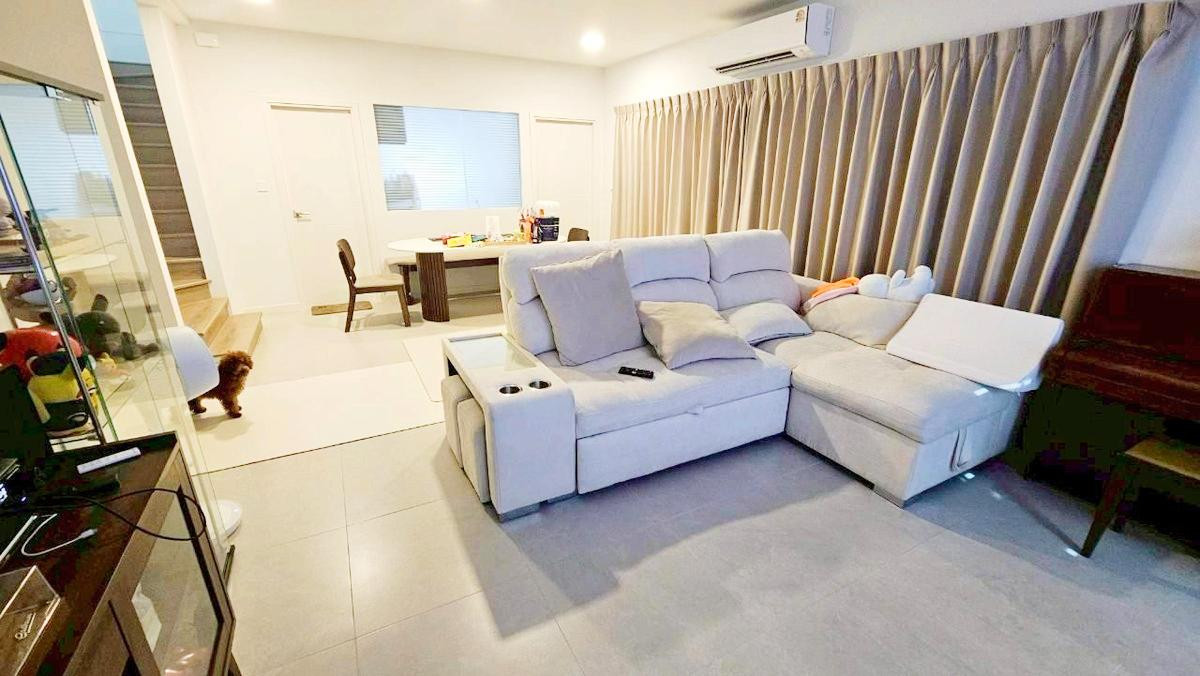 ขายบ้านพุทธมณฑล ศาลายา : ขาย Vie ปิ่นเกล้า-สาย 5 บ้านเดี่ยว 2 ชั้น เหมือนใหม่ 54 ตรว. 4 นอน 4 น้ำ พร้อมอยู่ 