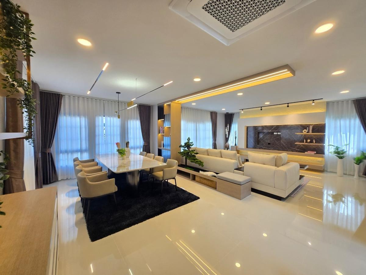 For SaleHouseBangna, Bearing, Lasalle : 🏡 Single detached house, 4 bedrooms, 300 sq.m., Centro Bangna Fully furnished and ready to move in, price 18.5 Mb. 📞 065-626-5636 (Kie)