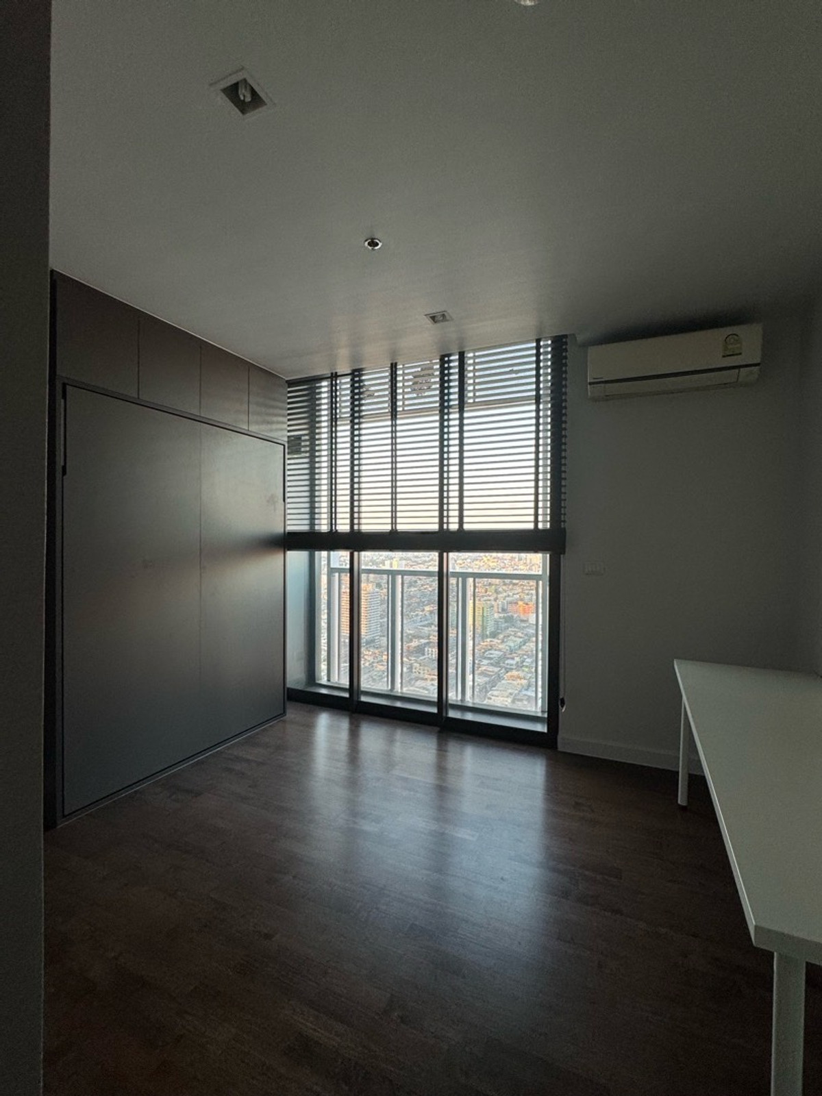 CondoRama9, Petchburi, RCA : [Owner sells himself] 1 Bed *next to Rama 9 intersection, beautiful room, safe building, price less than 5 million, Rare Item type.