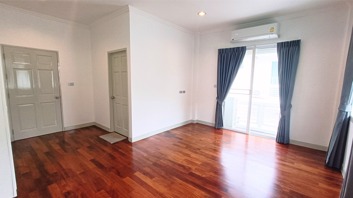 ขายบ้านพัฒนาการ ศรีนครินทร์ : ขาย พร้อมผู้เช่า yield 7.5%+ หมู่บ้านณุศาศิริ พระราม9-กรุงเทพกรีฑา มีลิฟท์ มีห้องแม่บ้าน 91 ตร.ว.  4ห้องนอน 4ห้องน้ำ  รีโนเวทใหม่ เดินน้ำ-ไฟใหม่ บ้านไม่ทรุด