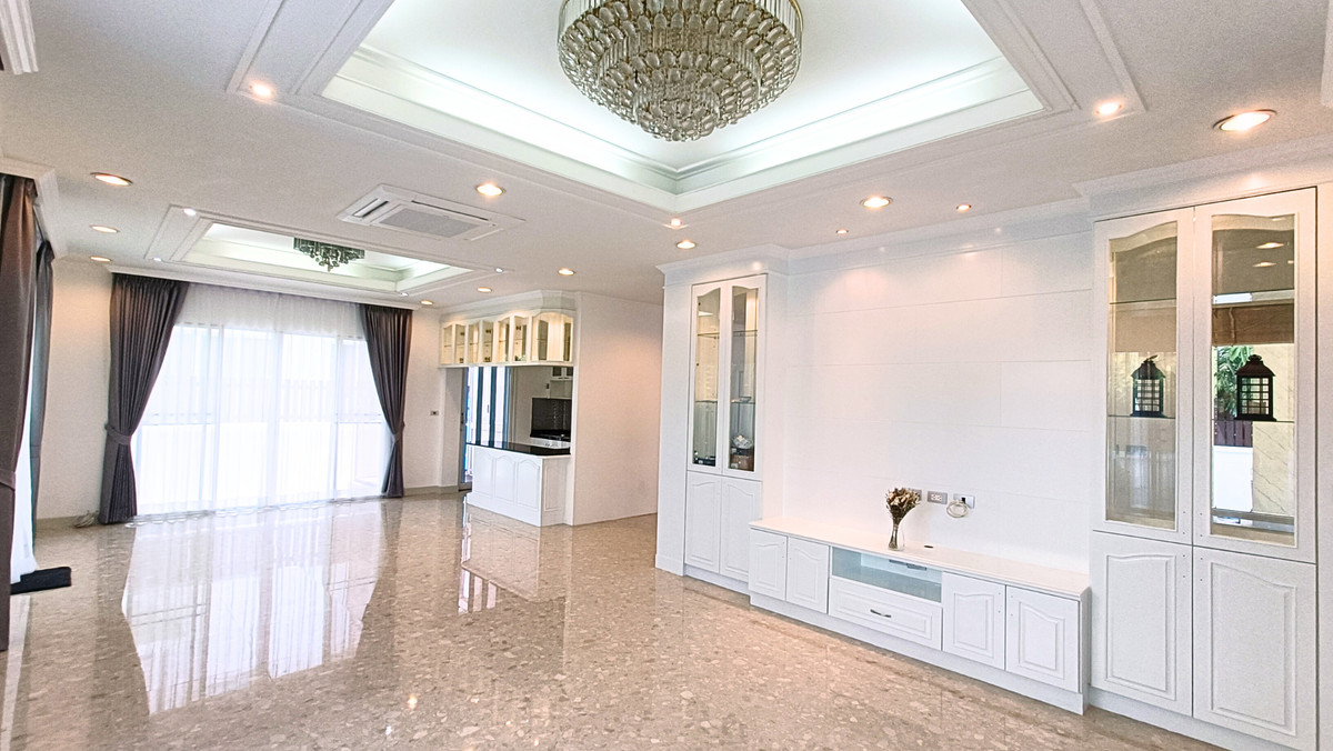 ขายบ้านพัฒนาการ ศรีนครินทร์ : ขาย พร้อมผู้เช่า yield 7.5%+ หมู่บ้านณุศาศิริ พระราม9-กรุงเทพกรีฑา มีลิฟท์ มีห้องแม่บ้าน 91 ตร.ว.  4ห้องนอน 4ห้องน้ำ  รีโนเวทใหม่ เดินน้ำ-ไฟใหม่ บ้านไม่ทรุด