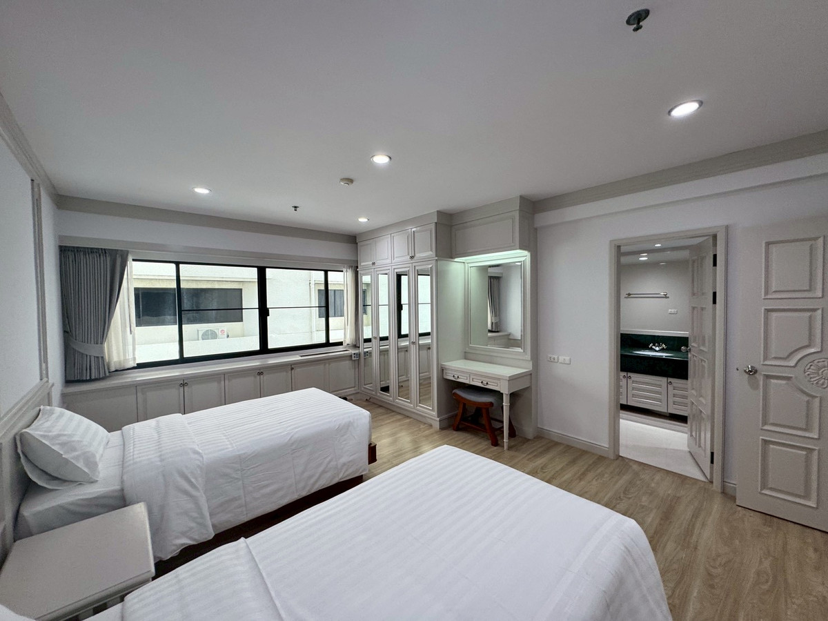 For RentSukhumvit, Asoke, Thonglor : Large Newly Renovated Apartment with Wide Balcony & Beautiful View – Phrom Phong  ** NO CO-AGENT **