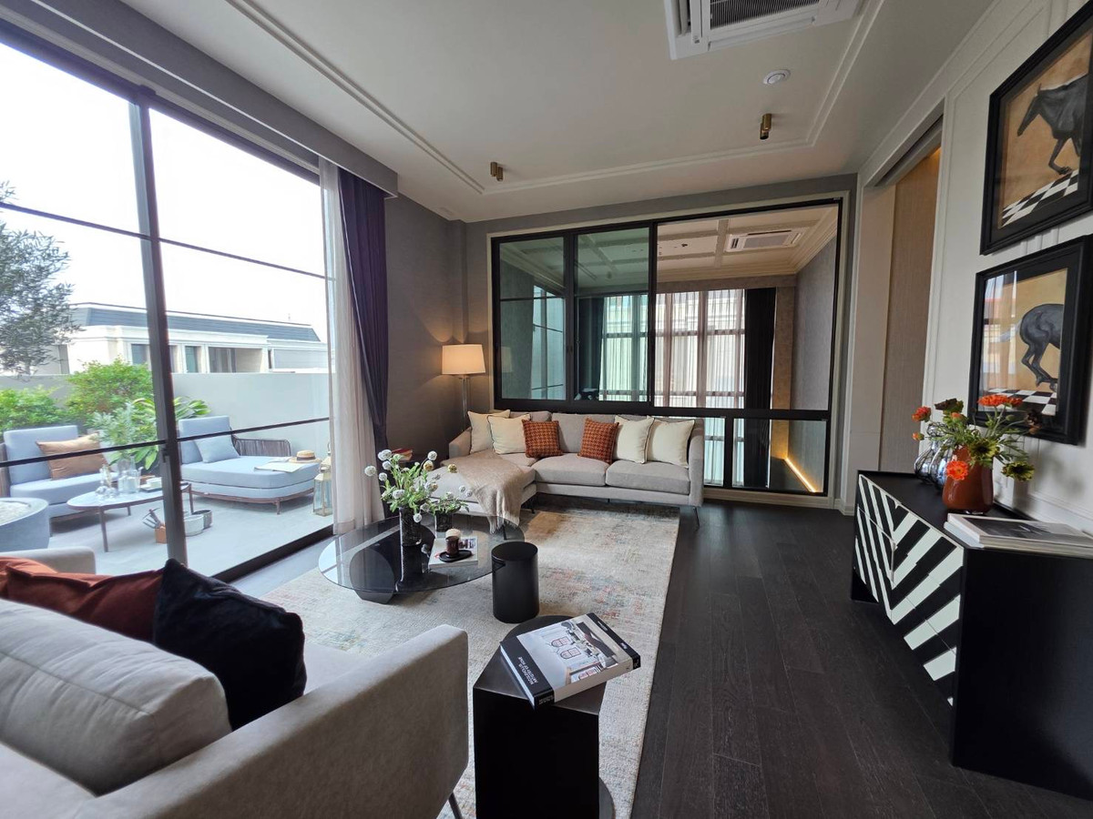 ขายบ้านพัฒนาการ ศรีนครินทร์ : Connoisseur Pattanakarn 32: 210.2 sqwah  952sqm. 6bed 7bath Fully Furnished 169,000,000 Am: 0656199198