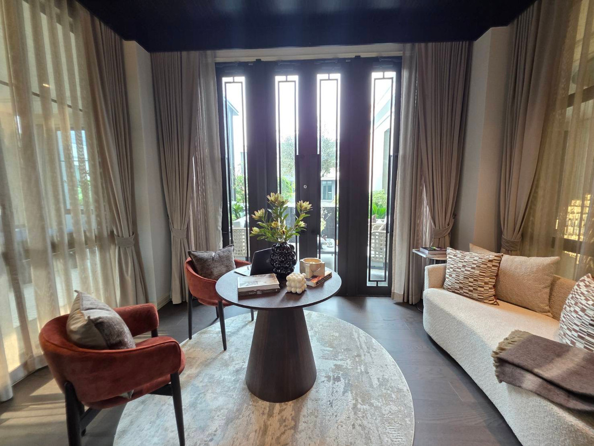 ขายบ้านพัฒนาการ ศรีนครินทร์ : Connoisseur Pattanakarn 32: 210.2 sqwah  952sqm. 6bed 7bath Fully Furnished 169,000,000 Am: 0656199198