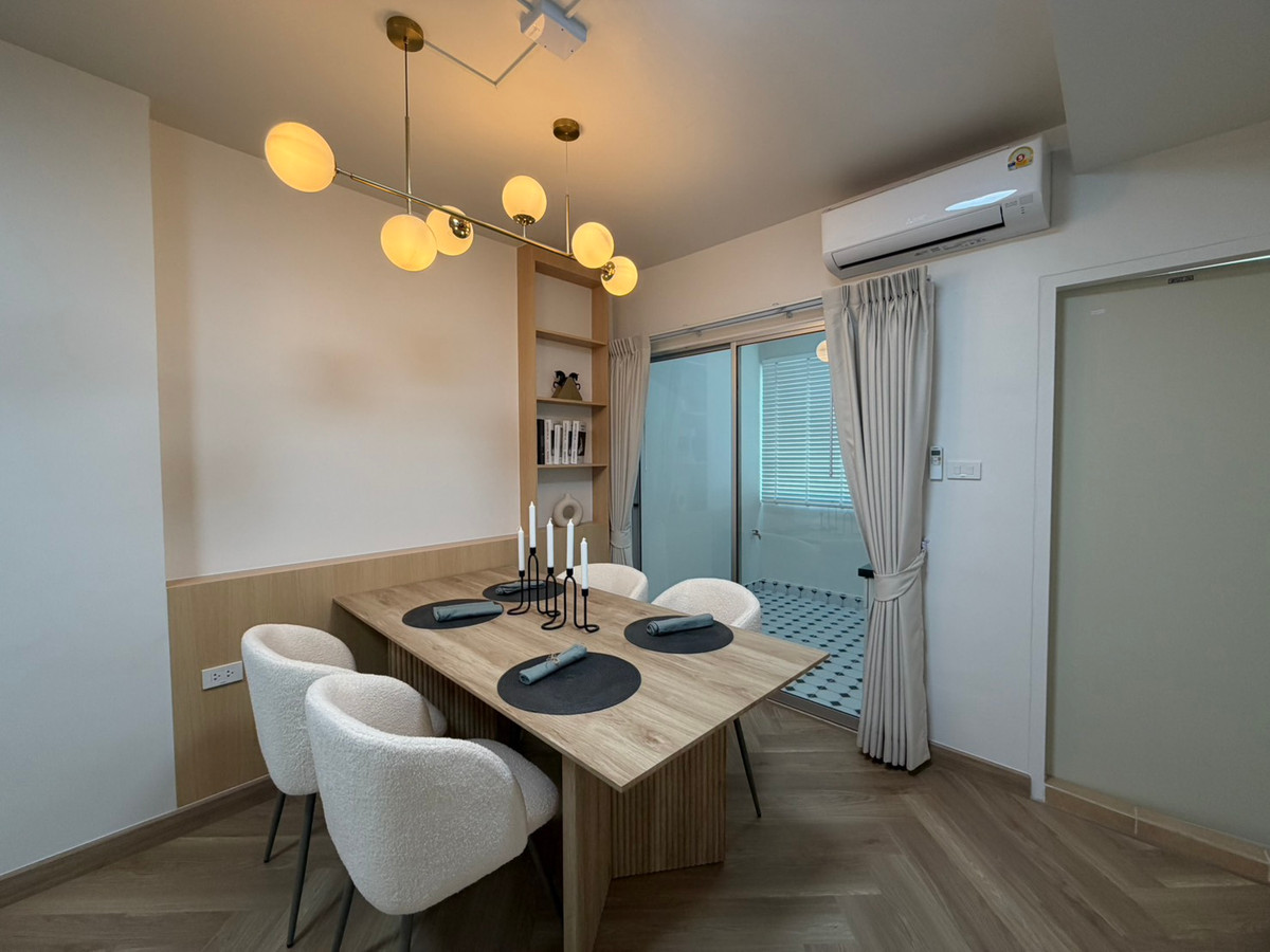 For SaleCondoPattanakan, Srinakarin : Condo for sale Supalai Park Srinakarin, beautiful room, newly decorated. Every piece of new furniture Ready to move in Next to the skytrain