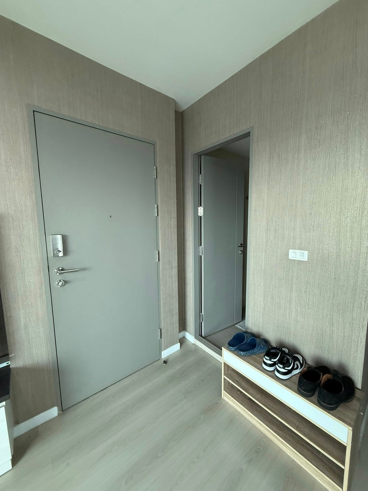 For RentCondoRatchadapisek, Huaikwang, Suttisan : 💥 For Rent ✨ Life Ratchadapisek ✨ 2 Bedrooms, 65 sq.m., ready to move in ✅ Located near MRT Huai Khwang, only 400 meters 🚇 (No.260231)