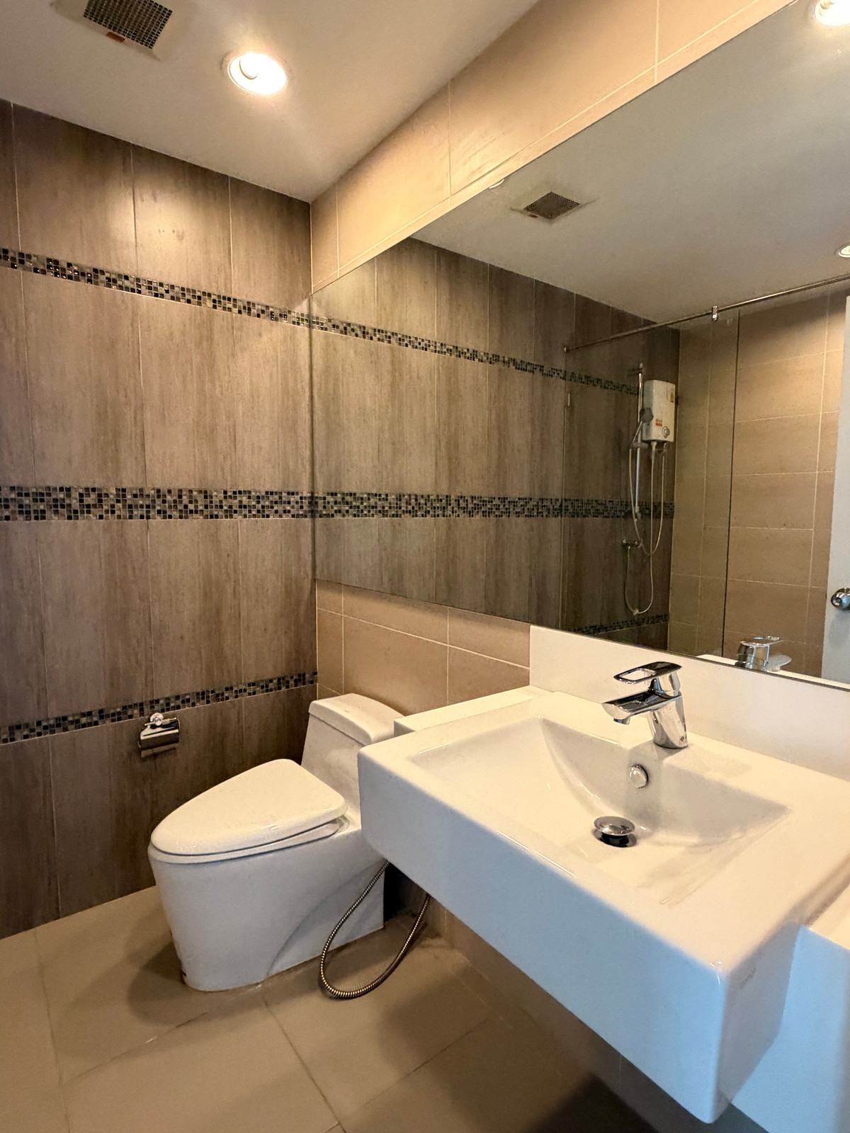 ขายคอนโดสาทร นราธิวาส : ขายด่วน! ห้อง  Rare Uint! ใจกลางสาทร เซนต์หลุยส์ ใกล้ เพียง 300 เมตร หายากมาก ๆๆๆ จะซื้ออยู่เอง หรือลงทุนก็คุ้มแน่นอน สนใจติดต่อ 08/76358339 