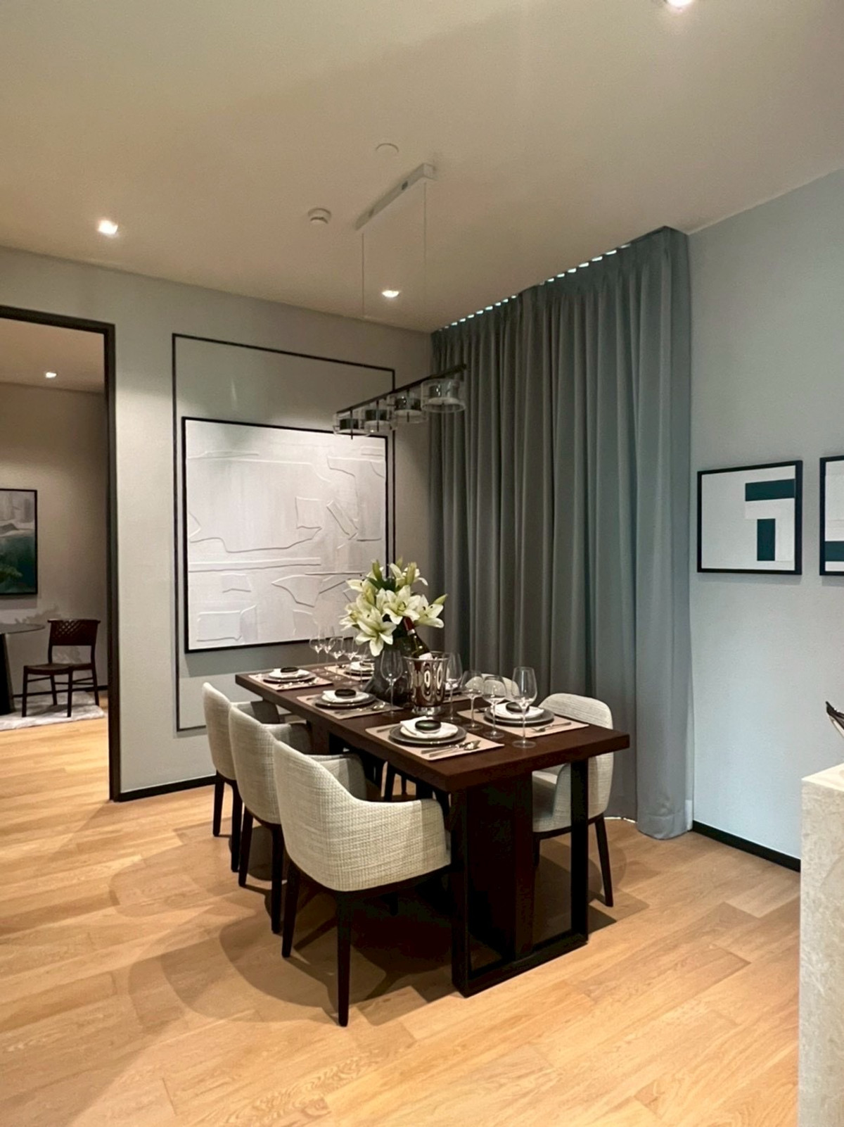 For RentCondoWitthayu, Chidlom, Langsuan, Ploenchit : 28 Chidlom, combine room, beautifully decorated, fully furnished.