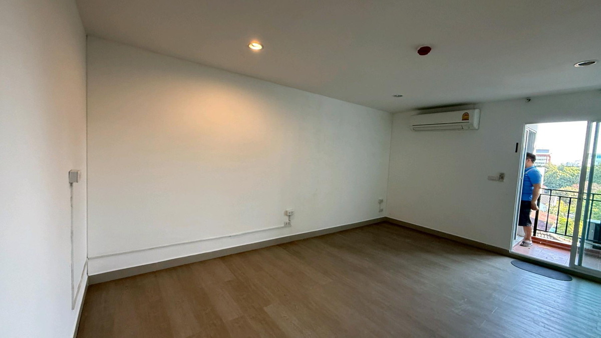 For SaleCondoOnnut, Udomsuk : ✅🚅Regent home 13 condo in original condition.  The owner lives in it himself, selling cheaply, close to the BTS only 3 minutes.