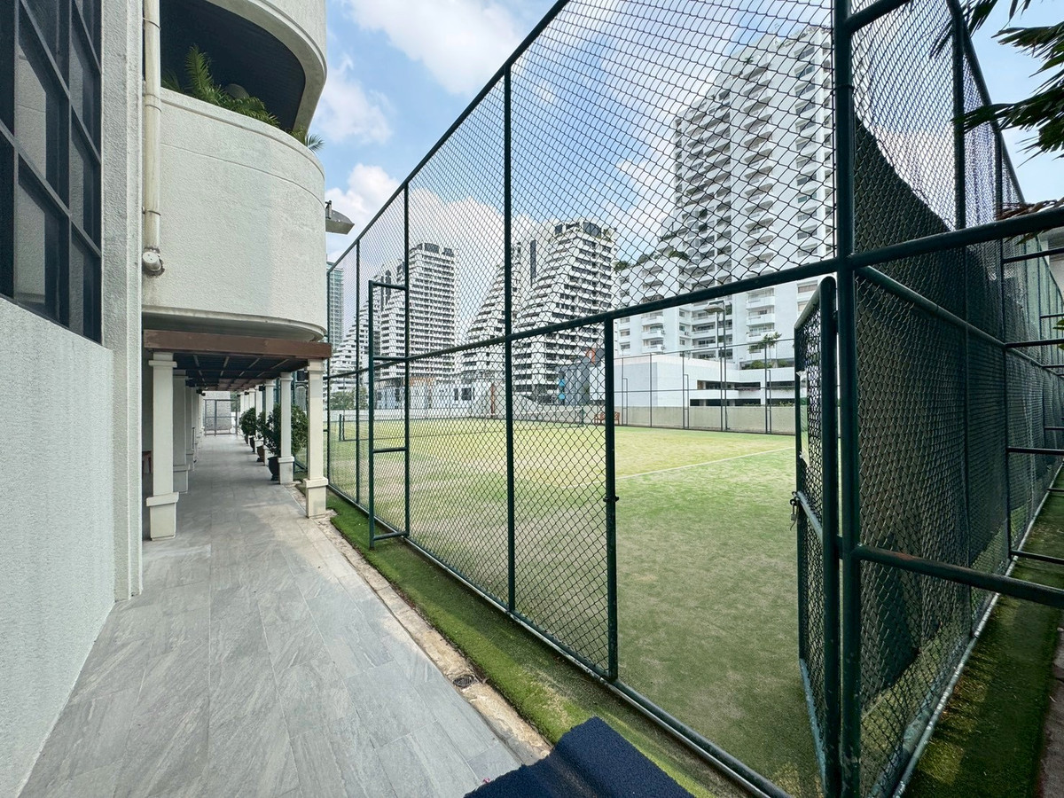 For RentSukhumvit, Asoke, Thonglor : Large Newly Renovated Apartment with Wide Balcony & Beautiful View – Phrom Phong  ** NO CO-AGENT **