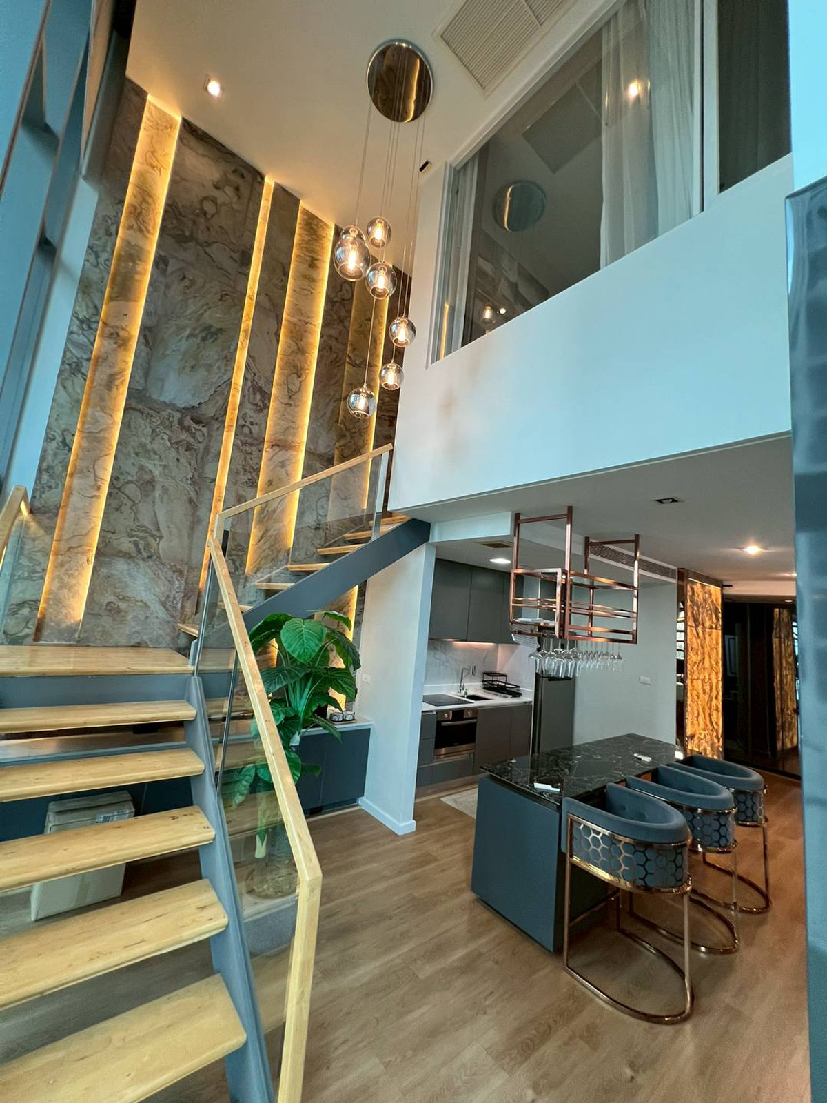 For RentCondoSukhumvit, Asoke, Thonglor : HIGHLIGHTS Luxury Condo in Asoke best Price, very beautiful room, best price